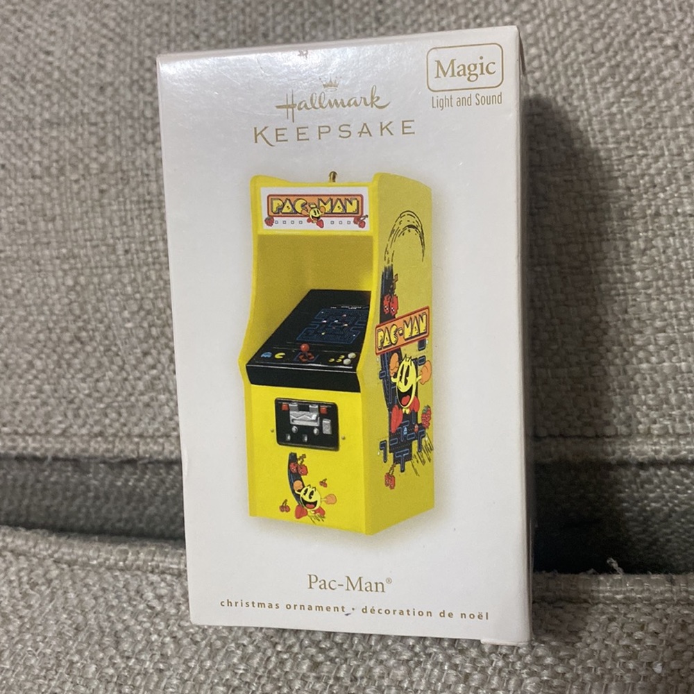 Vintage 2008 Hallmark Keepsake Pac-Man Arcade Game Magic Light Sound Boxed